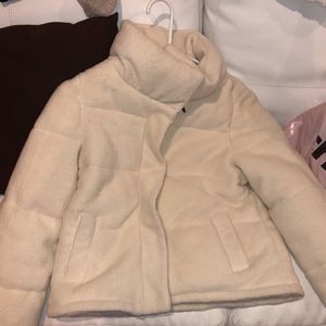 white puffer/soft jacket